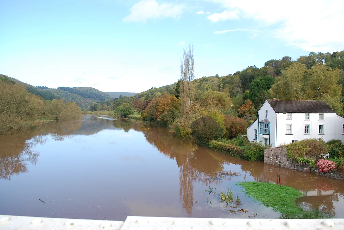 The river Wye at Brockweir rising water levels 6